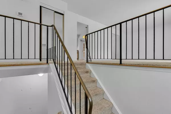 Loyalist, ON K7N 1W2,35 Mortensen DR