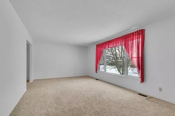 Loyalist, ON K7N 1W2,35 Mortensen DR