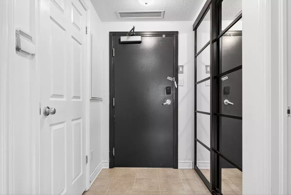 Barrhaven, ON K2J 3V2,760 Chapman Mills DR #302