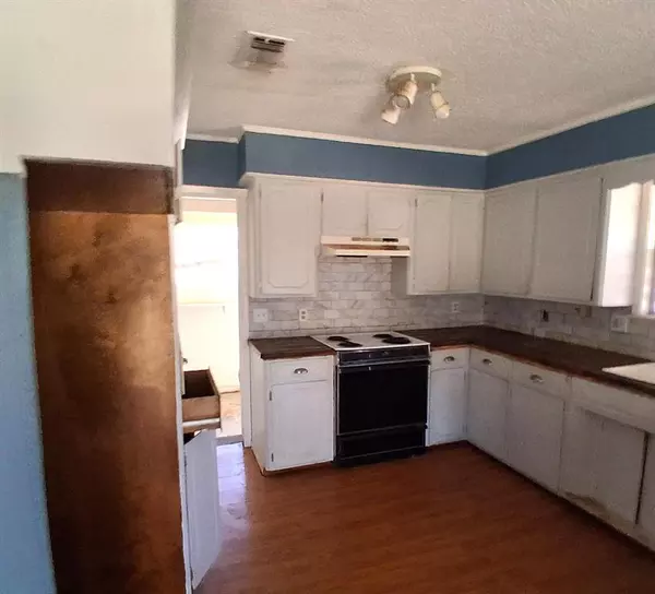 New Boston, TX 75570,318 N Frost Street