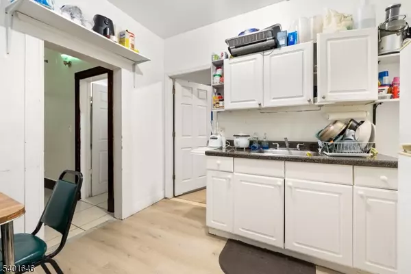 Newark City, NJ 07104,424 Summer Ave