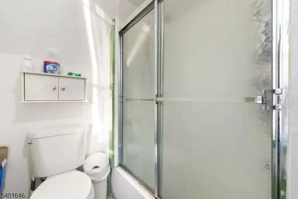 Newark City, NJ 07104,424 Summer Ave