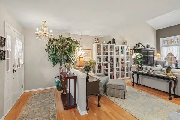 Brighton, MI 48116,306 Pineknoll CT