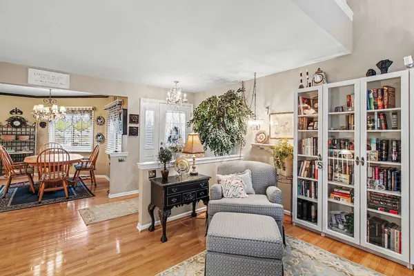 Brighton, MI 48116,306 Pineknoll CT