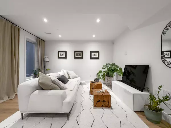 Toronto C01, ON M6J 2T3,64 Beatrice ST