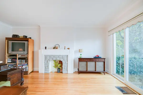 Toronto C11, ON M4G 2L3,930 Eglinton AVE E