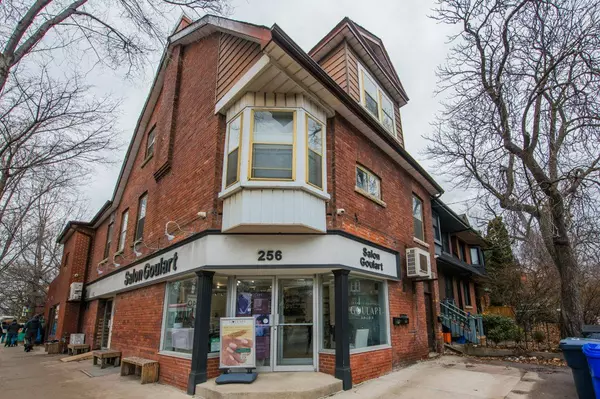 Toronto C01, ON M6J 2V8,256 Crawford ST