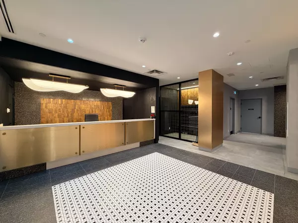 Toronto C01, ON M6J 0H3,5 Lakeview AVE #701