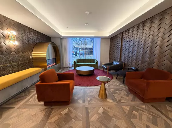 Toronto C01, ON M6J 0H3,5 Lakeview AVE #701