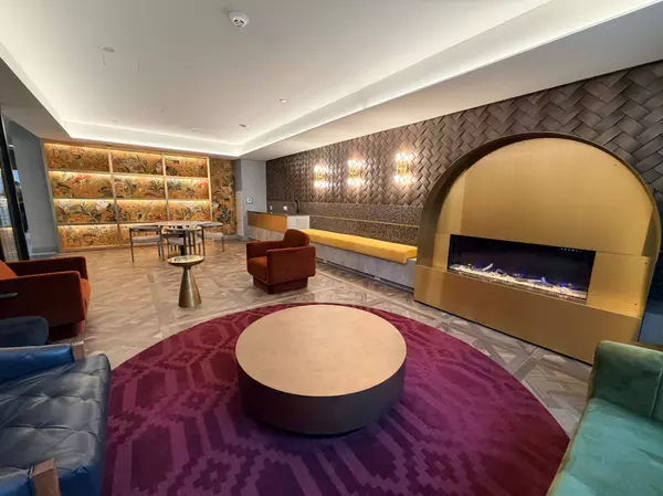 Toronto C01, ON M6J 0H3,5 Lakeview AVE #701