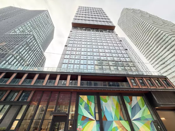 82 Dalhousie ST #2205, Toronto C08, ON M5B 0C5