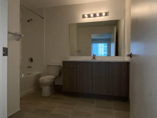 Toronto E11, ON M1B 0E1,20 Orchid Place DR #505