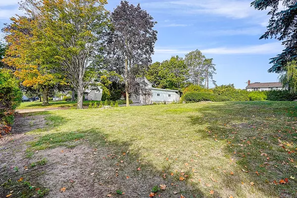 Oshawa, ON L1G 1N8,900 Parklane AVE