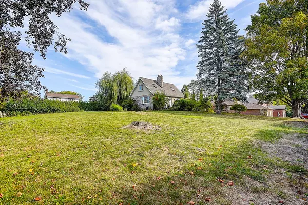 Oshawa, ON L1G 1N8,900 Parklane AVE