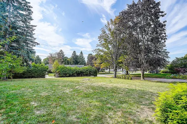 Oshawa, ON L1G 1N8,900 Parklane AVE