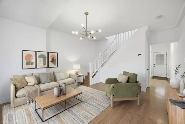 Toronto E01, ON M4K 3B9,589 Logan AVE