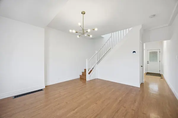 Toronto E01, ON M4K 3B9,589 Logan AVE