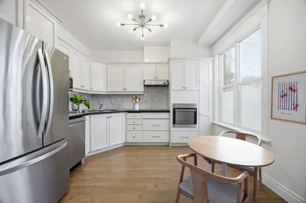 Toronto E01, ON M4K 3B9,589 Logan AVE