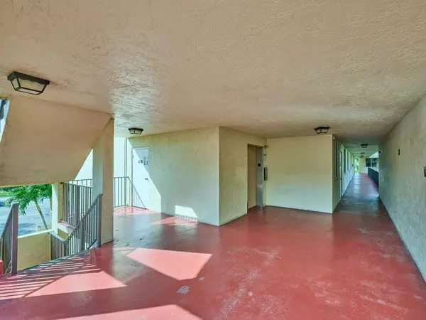 Coral Springs, FL 33065,3253 Riverside Dr #D-301