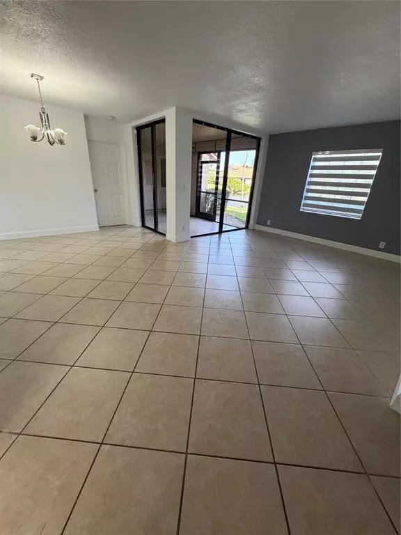 Plantation, FL 33322,10631 NW 14th St #210