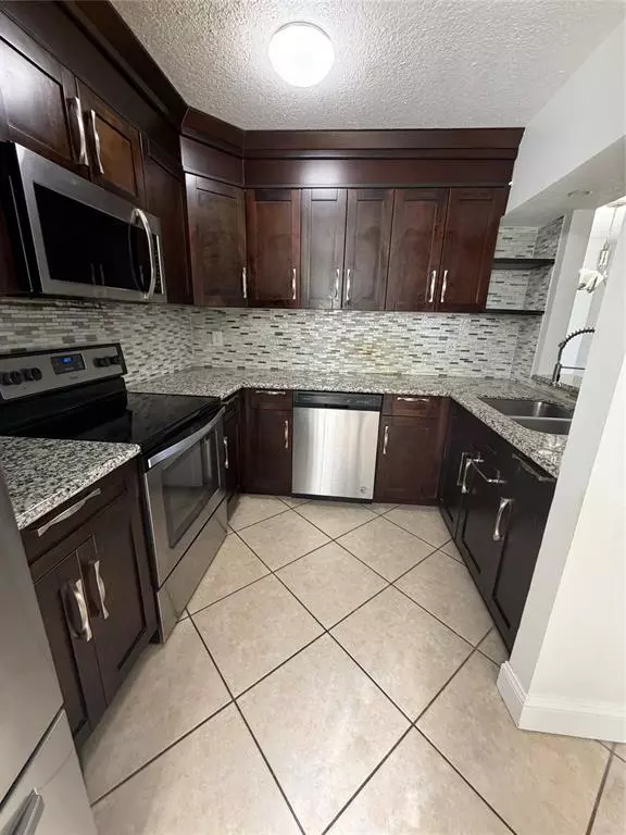 Plantation, FL 33322,10631 NW 14th St #210