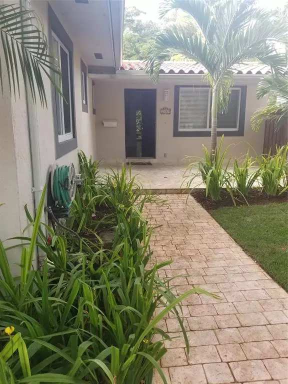 2369 Overbrook St, Miami, FL 33133