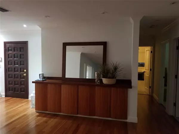 Miami, FL 33133,2369 Overbrook St