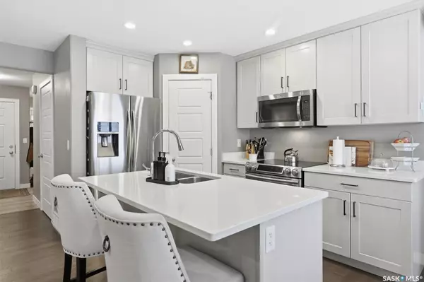 Saskatoon, SK S7T 0X4,1025 Kolynchuk CRESCENT