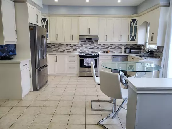 Brampton, ON L6S 6K6,63 Village Lake CRES