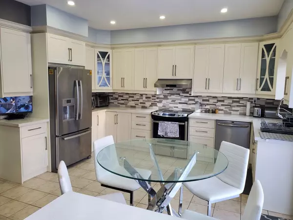 Brampton, ON L6S 6K6,63 Village Lake CRES