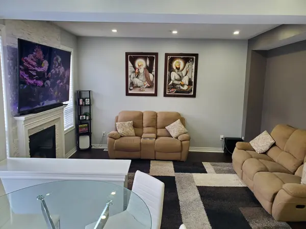 Brampton, ON L6S 6K6,63 Village Lake CRES