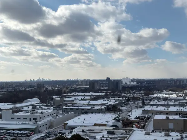 100 Lotherton Pathway #1215, Toronto W04, ON M6B 2G8