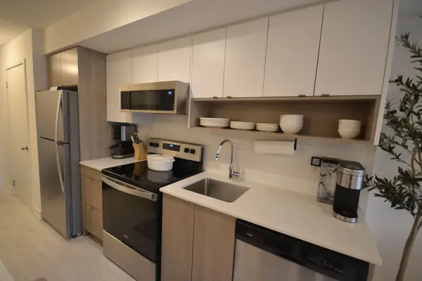 Burlington, ON L7T 0C7,1119 Cooke BLVD #B428