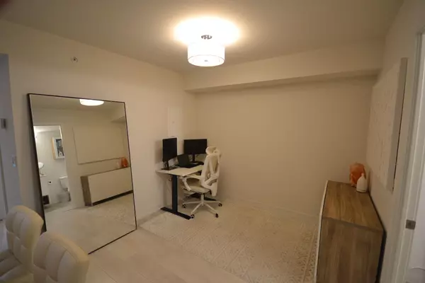 Burlington, ON L7T 0C7,1119 Cooke BLVD #B428