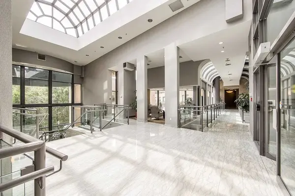 3 Hickory Tree RD #709, Toronto W04, ON M9N 3W5