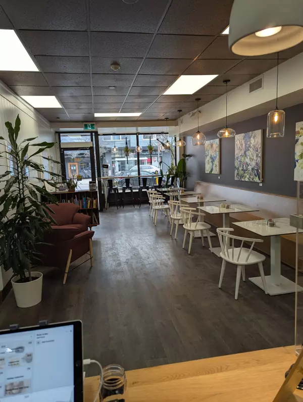 Oakville, ON L6K 3B5,326 Kerr ST