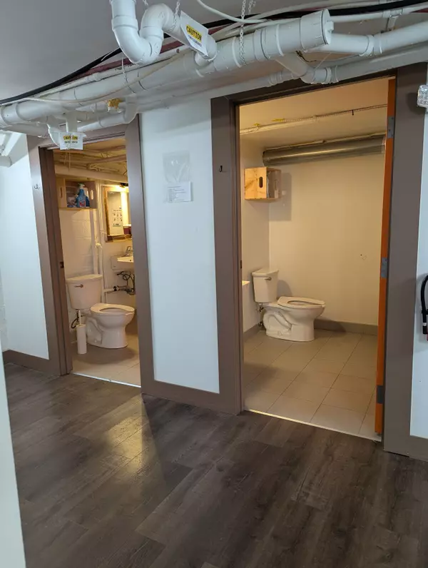 Oakville, ON L6K 3B5,326 Kerr ST