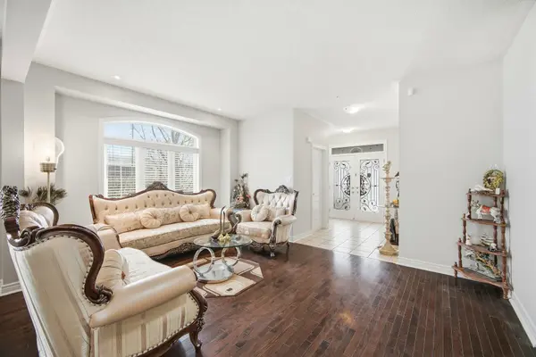 38 Lightcatcher CIR, Brampton, ON L6P 3P5