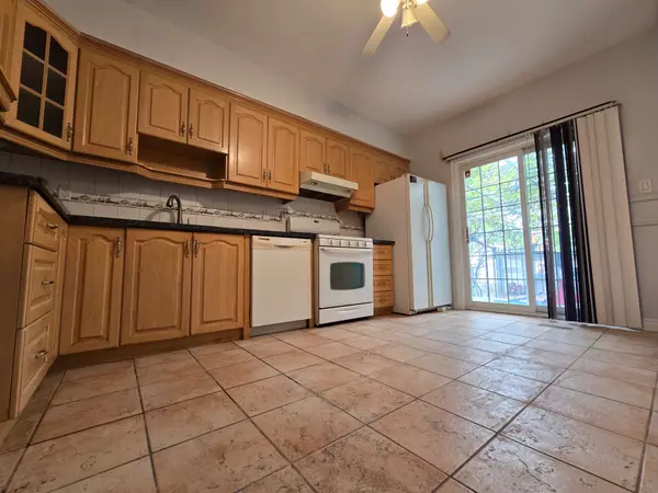 Toronto W02, ON M6G 3V6,984 Ossington AVE #Main