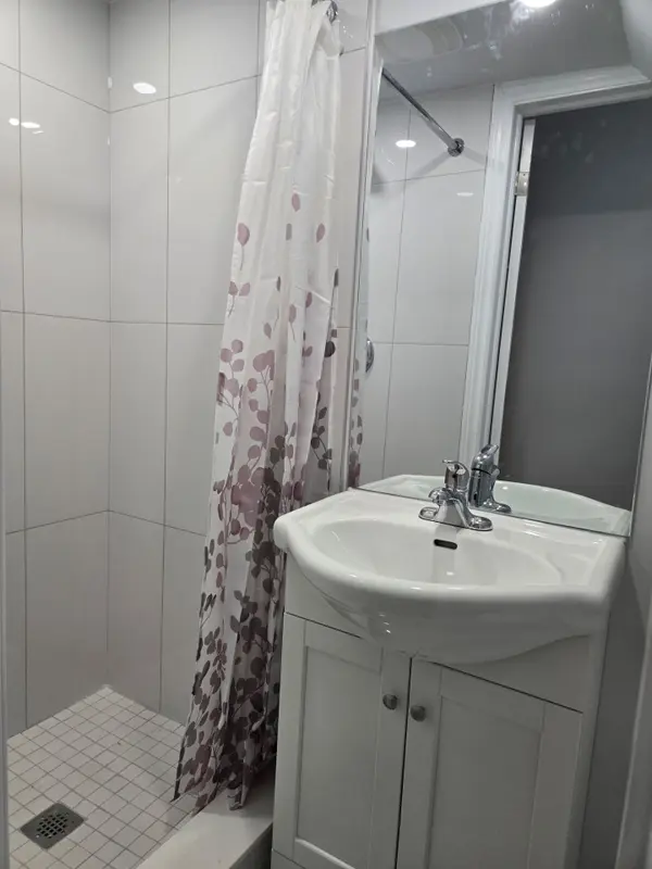 Toronto W02, ON M6G 3V6,984 Ossington AVE #Main