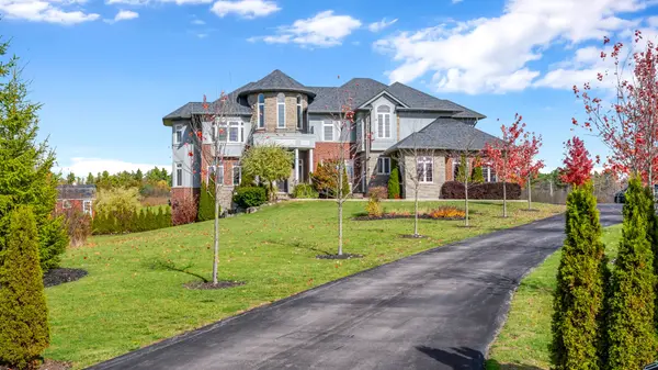 100 Chesswood TRL, Hamilton, ON L8N 2Z7