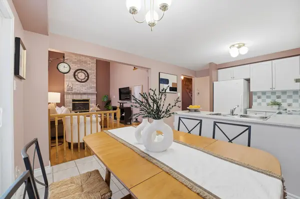 68 Fairlake DR, Cambridge, ON N1S 4Z3