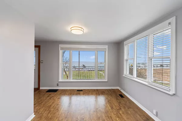 Loyalist, ON K0H 1G0,5157 Bath RD