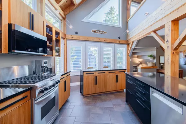 Lambton Shores, ON N0M 1T0,42 Lakeside CIR