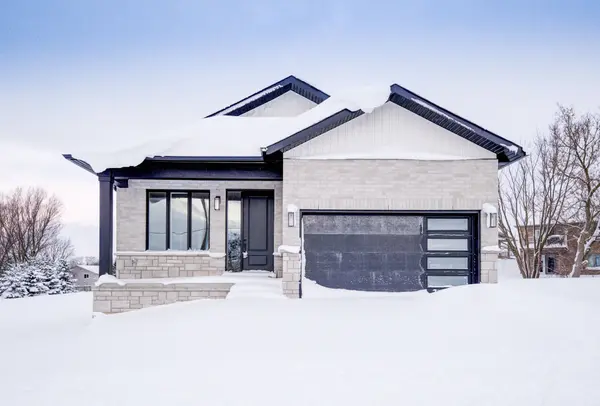 647 Martin ST, Wellington North, ON N0G 2L3