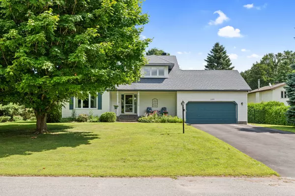 Carp - Huntley Ward, ON K0A 1L0,194 Robertlee DR