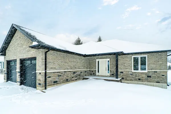 Kawartha Lakes, ON K0M 2B0,6 Patrick ST