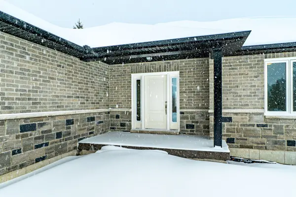 Kawartha Lakes, ON K0M 2B0,6 Patrick ST