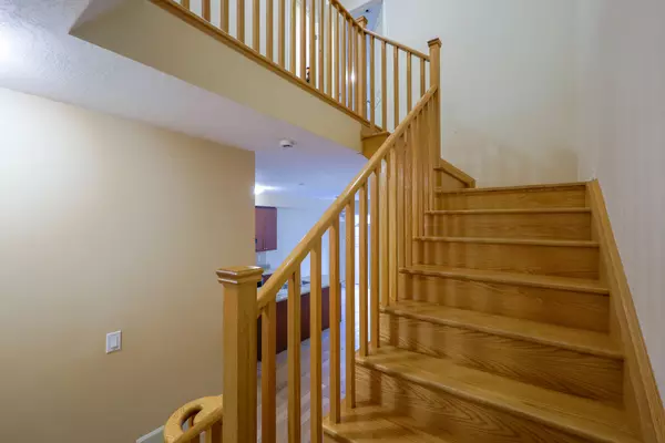 Haldimand, ON N3W 0C7,81 Oaktree DR