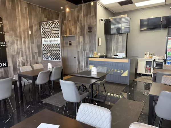 700 Queenston RD, Hamilton, ON L8G 1A3